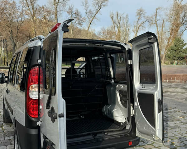 Серый Фиат Добло, объемом двигателя 1.25 л и пробегом 84 тыс. км за 9999 $, фото 30 на Automoto.ua