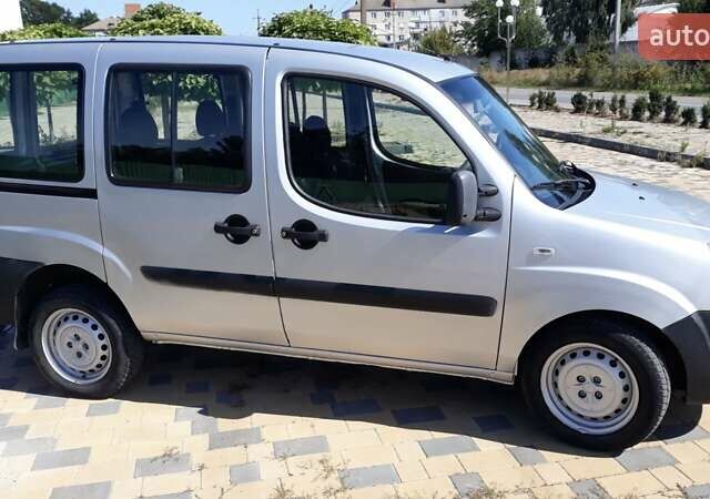 Серый Фиат Добло, объемом двигателя 1.3 л и пробегом 140 тыс. км за 5200 $, фото 2 на Automoto.ua