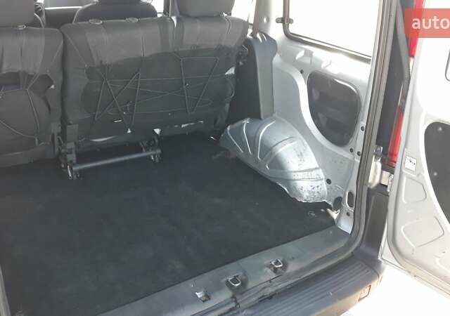 Серый Фиат Добло, объемом двигателя 1.3 л и пробегом 140 тыс. км за 5200 $, фото 16 на Automoto.ua