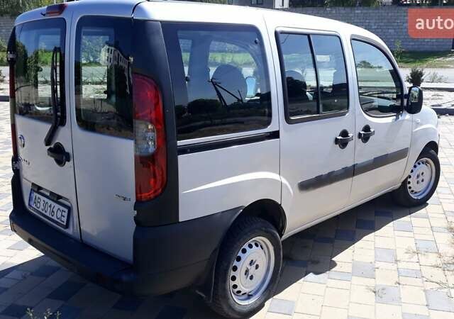 Серый Фиат Добло, объемом двигателя 1.3 л и пробегом 140 тыс. км за 5200 $, фото 9 на Automoto.ua