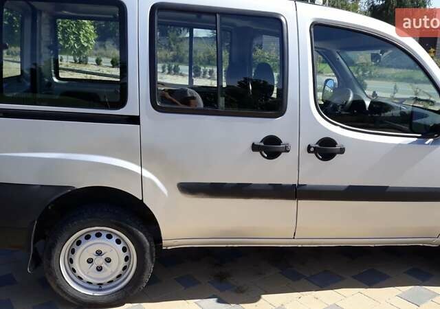 Серый Фиат Добло, объемом двигателя 1.3 л и пробегом 140 тыс. км за 5200 $, фото 6 на Automoto.ua