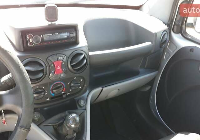 Серый Фиат Добло, объемом двигателя 1.3 л и пробегом 140 тыс. км за 5200 $, фото 17 на Automoto.ua