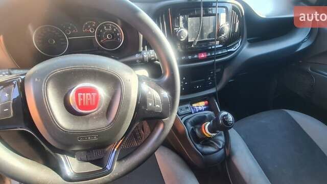 Фиат Добло 2016 в Ивано-Франковске на Automoto.ua Серый Фиат Добло, объемом двигателя 1.6 л и пробегом 270 тыс. км за 11900 $, фото 18 на Automoto.ua