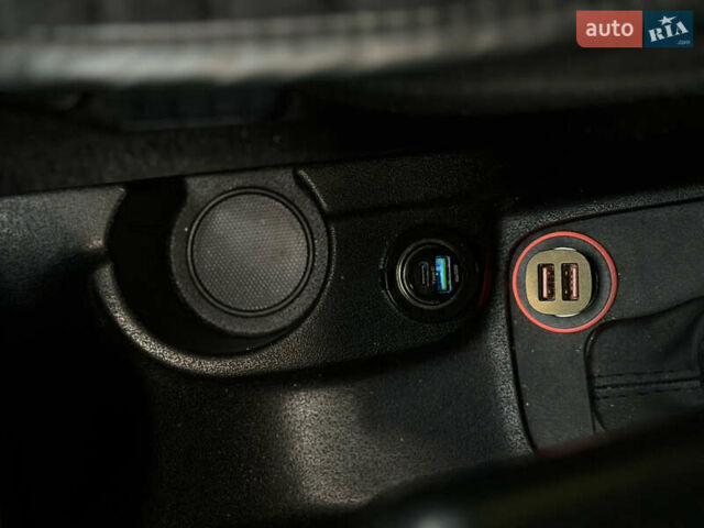 Серый Фиат Добло, объемом двигателя 1.6 л и пробегом 260 тыс. км за 12150 $, фото 33 на Automoto.ua