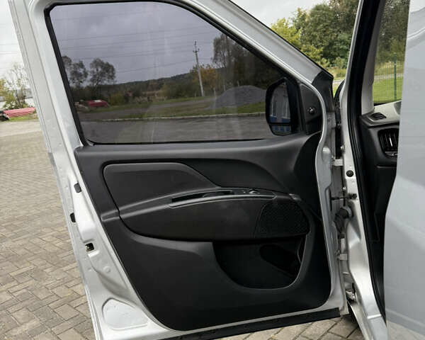 Серый Фиат Добло, объемом двигателя 1.6 л и пробегом 212 тыс. км за 9300 $, фото 26 на Automoto.ua