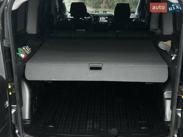 Серый Фиат Добло, объемом двигателя 1.6 л и пробегом 260 тыс. км за 12150 $, фото 12 на Automoto.ua