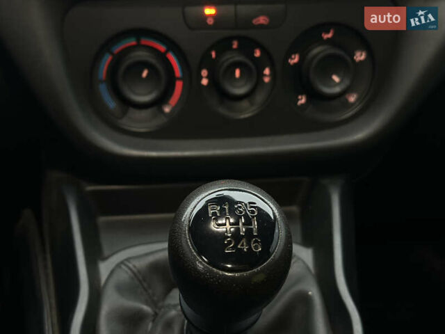 Серый Фиат Добло, объемом двигателя 1.6 л и пробегом 260 тыс. км за 12150 $, фото 37 на Automoto.ua