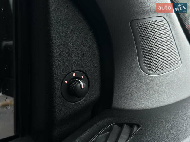 Серый Фиат Добло, объемом двигателя 1.6 л и пробегом 260 тыс. км за 12150 $, фото 30 на Automoto.ua