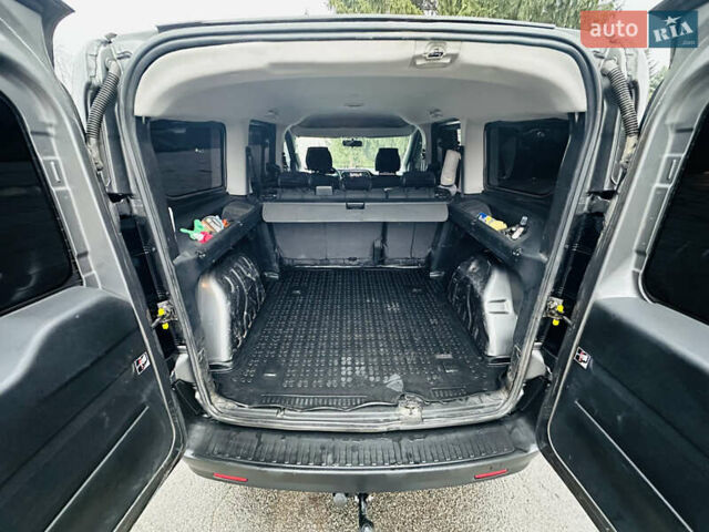 Серый Фиат Добло, объемом двигателя 1.6 л и пробегом 260 тыс. км за 12150 $, фото 16 на Automoto.ua