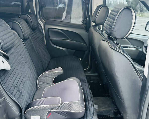 Серый Фиат Добло, объемом двигателя 1.6 л и пробегом 260 тыс. км за 12150 $, фото 17 на Automoto.ua