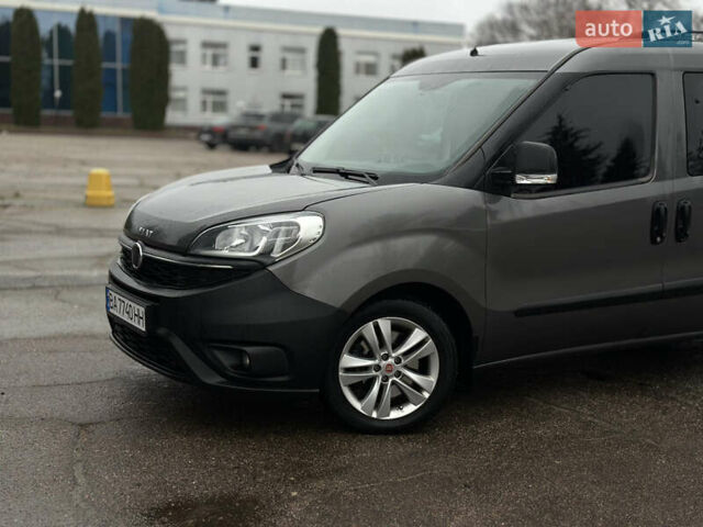 Серый Фиат Добло, объемом двигателя 1.6 л и пробегом 260 тыс. км за 12150 $, фото 1 на Automoto.ua