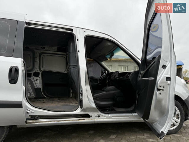 Серый Фиат Добло, объемом двигателя 1.6 л и пробегом 212 тыс. км за 9300 $, фото 16 на Automoto.ua