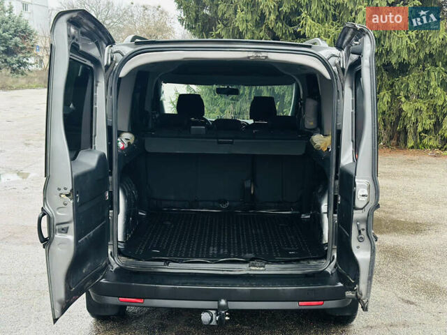 Серый Фиат Добло, объемом двигателя 1.6 л и пробегом 260 тыс. км за 12150 $, фото 13 на Automoto.ua