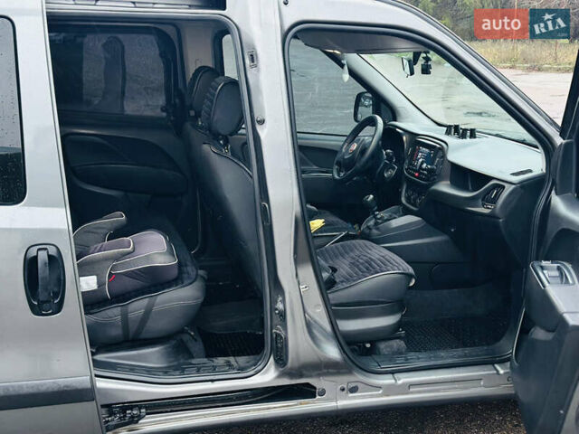 Серый Фиат Добло, объемом двигателя 1.6 л и пробегом 260 тыс. км за 12150 $, фото 19 на Automoto.ua