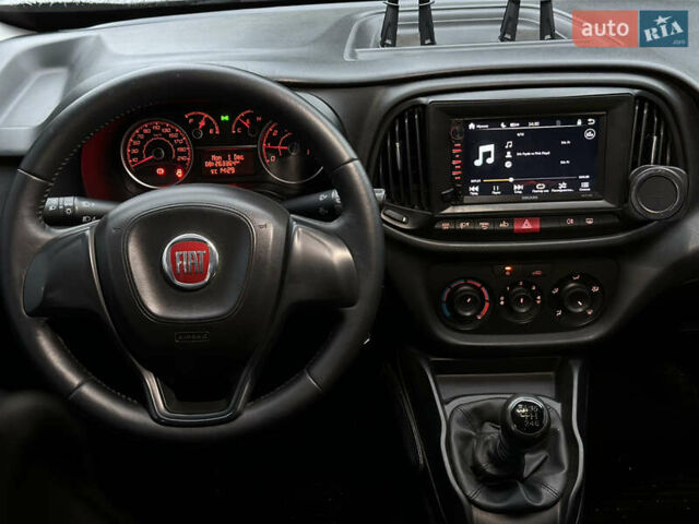 Серый Фиат Добло, объемом двигателя 1.6 л и пробегом 260 тыс. км за 12150 $, фото 27 на Automoto.ua