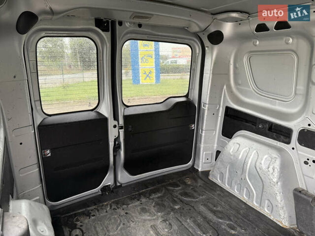 Серый Фиат Добло, объемом двигателя 1.6 л и пробегом 212 тыс. км за 9300 $, фото 17 на Automoto.ua