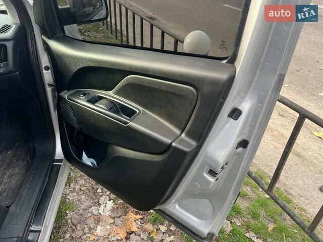 Сірий Фіат Добло, об'ємом двигуна 1.25 л та пробігом 157 тис. км за 10900 $, фото 4 на Automoto.ua