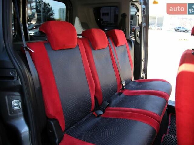 Серый Фиат Добло, объемом двигателя 1.37 л и пробегом 107 тыс. км за 9999 $, фото 8 на Automoto.ua