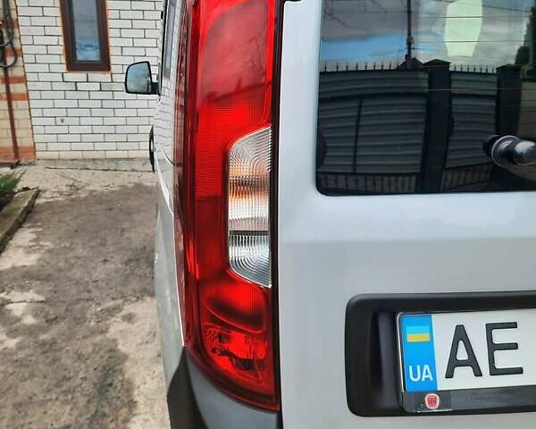 Серый Фиат Добло, объемом двигателя 1.3 л и пробегом 105 тыс. км за 13500 $, фото 7 на Automoto.ua