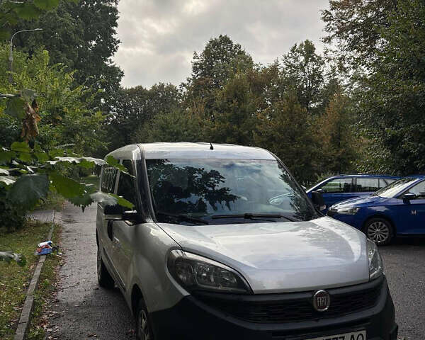 Серый Фиат Добло, объемом двигателя 1.25 л и пробегом 160 тыс. км за 10000 $, фото 5 на Automoto.ua