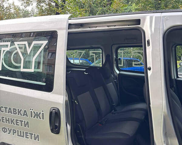 Серый Фиат Добло, объемом двигателя 1.25 л и пробегом 160 тыс. км за 10000 $, фото 1 на Automoto.ua