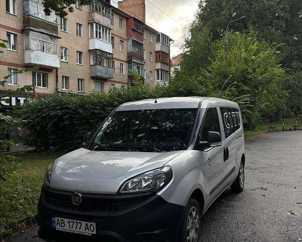 Серый Фиат Добло, объемом двигателя 1.25 л и пробегом 160 тыс. км за 10000 $, фото 4 на Automoto.ua