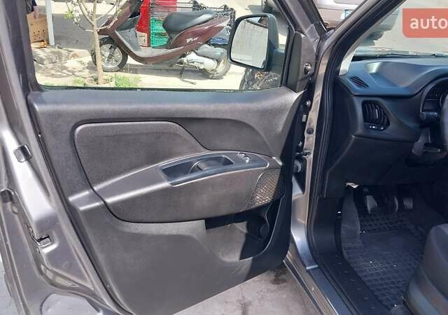 Серый Фиат Добло, объемом двигателя 1.37 л и пробегом 190 тыс. км за 13900 $, фото 15 на Automoto.ua