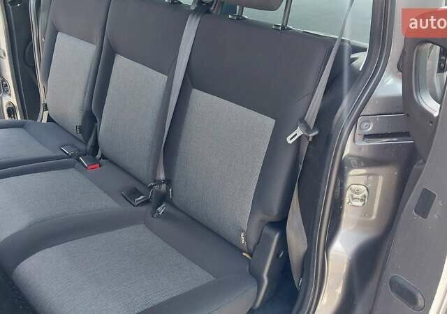 Серый Фиат Добло, объемом двигателя 1.37 л и пробегом 190 тыс. км за 13900 $, фото 10 на Automoto.ua