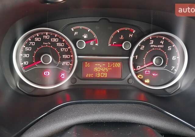 Серый Фиат Добло, объемом двигателя 1.37 л и пробегом 190 тыс. км за 13900 $, фото 7 на Automoto.ua