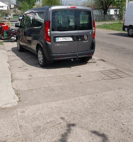 Серый Фиат Добло, объемом двигателя 1.37 л и пробегом 190 тыс. км за 13900 $, фото 4 на Automoto.ua