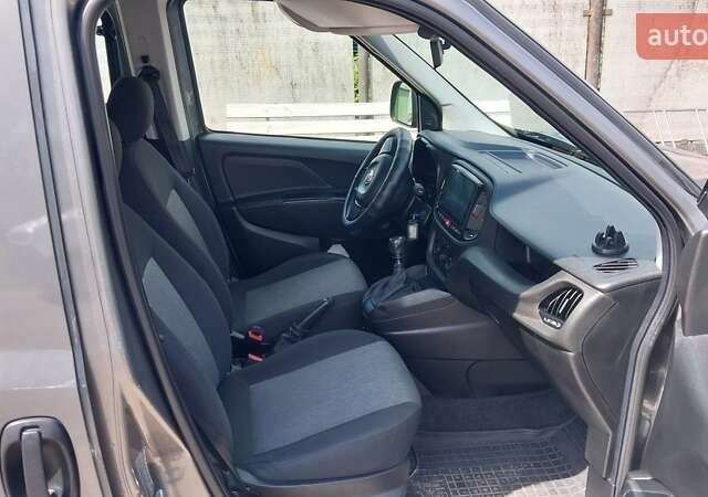 Серый Фиат Добло, объемом двигателя 1.37 л и пробегом 190 тыс. км за 13900 $, фото 18 на Automoto.ua