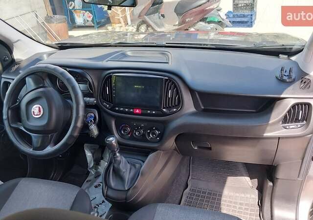 Серый Фиат Добло, объемом двигателя 1.37 л и пробегом 190 тыс. км за 13900 $, фото 16 на Automoto.ua