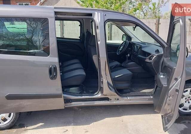 Серый Фиат Добло, объемом двигателя 1.37 л и пробегом 190 тыс. км за 13900 $, фото 17 на Automoto.ua