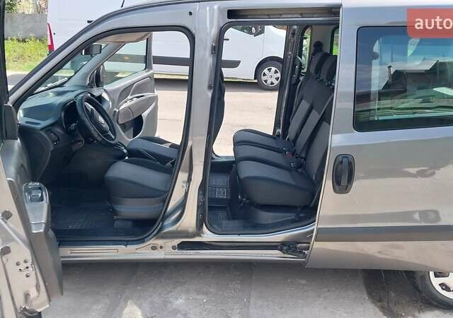 Серый Фиат Добло, объемом двигателя 1.37 л и пробегом 190 тыс. км за 13900 $, фото 8 на Automoto.ua