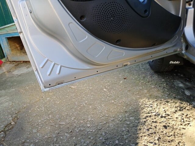 Серый Фиат Добло, объемом двигателя 1.9 л и пробегом 297 тыс. км за 4800 $, фото 9 на Automoto.ua