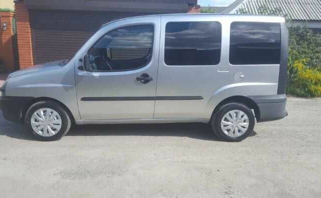 Серый Фиат Добло, объемом двигателя 1.9 л и пробегом 276 тыс. км за 3000 $, фото 12 на Automoto.ua