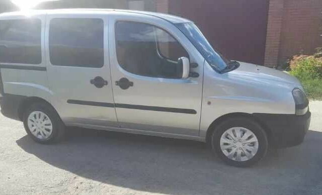 Серый Фиат Добло, объемом двигателя 1.9 л и пробегом 276 тыс. км за 3000 $, фото 11 на Automoto.ua