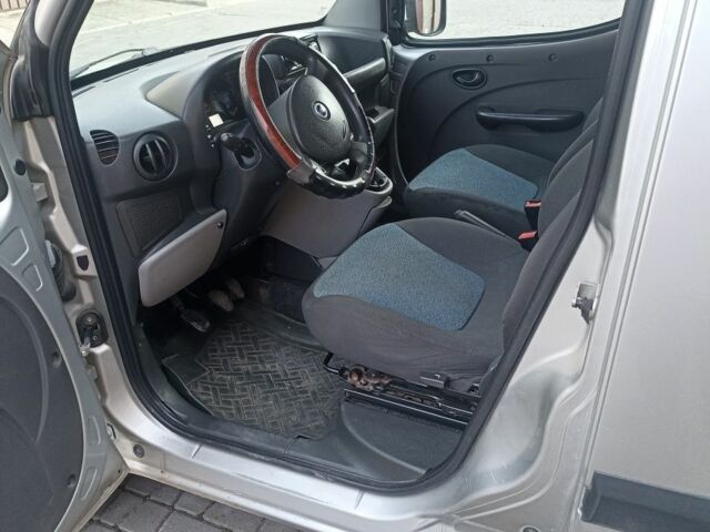 Серый Фиат Добло, объемом двигателя 1.2 л и пробегом 2 тыс. км за 4200 $, фото 5 на Automoto.ua