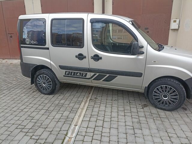 Серый Фиат Добло, объемом двигателя 1.2 л и пробегом 2 тыс. км за 4200 $, фото 2 на Automoto.ua