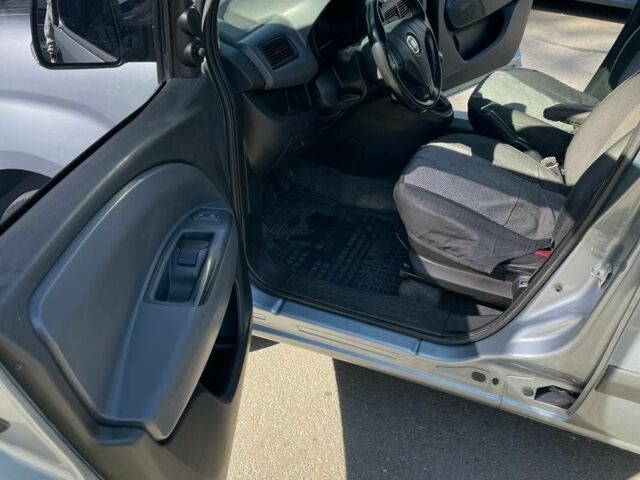 Серый Фиат Добло, объемом двигателя 1.2 л и пробегом 220 тыс. км за 7000 $, фото 7 на Automoto.ua