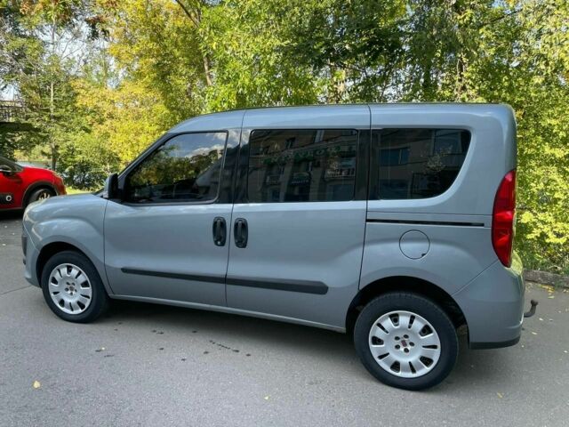 Серый Фиат Добло, объемом двигателя 1.2 л и пробегом 220 тыс. км за 7000 $, фото 2 на Automoto.ua