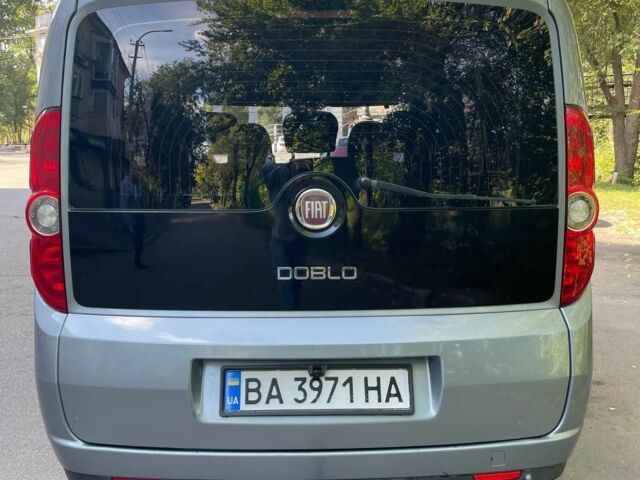Серый Фиат Добло, объемом двигателя 1.2 л и пробегом 220 тыс. км за 7000 $, фото 3 на Automoto.ua