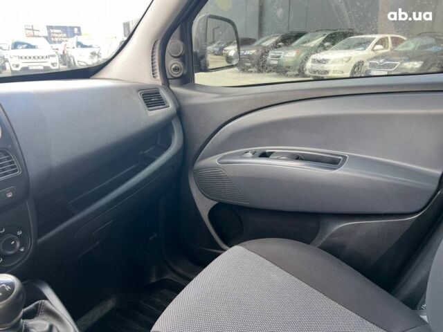 Сірий Фіат Добло, об'ємом двигуна 1.4 л та пробігом 223 тис. км за 7290 $, фото 25 на Automoto.ua