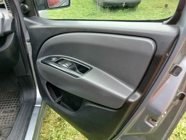 Сірий Фіат Добло, об'ємом двигуна 1.4 л та пробігом 282 тис. км за 3500 $, фото 6 на Automoto.ua