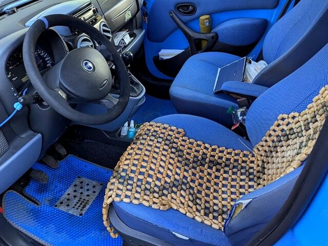 Синий Фиат Добло, объемом двигателя 1.6 л и пробегом 380 тыс. км за 2500 $, фото 4 на Automoto.ua