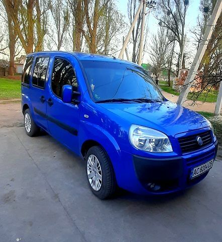 Синий Фиат Добло, объемом двигателя 1.4 л и пробегом 221 тыс. км за 4900 $, фото 2 на Automoto.ua