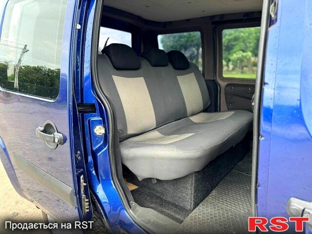 Синий Фиат Добло, объемом двигателя 1.9 л и пробегом 300 тыс. км за 4850 $, фото 7 на Automoto.ua