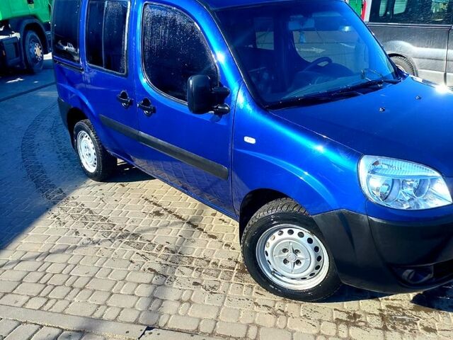 Синий Фиат Добло, объемом двигателя 1.2 л и пробегом 144 тыс. км за 6900 $, фото 3 на Automoto.ua