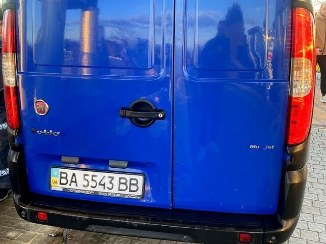 Синий Фиат Добло, объемом двигателя 1.2 л и пробегом 400 тыс. км за 3200 $, фото 3 на Automoto.ua