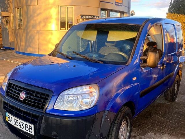 Синий Фиат Добло, объемом двигателя 1.2 л и пробегом 400 тыс. км за 3200 $, фото 1 на Automoto.ua